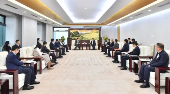 杨长利会见上海电气董事长吴...